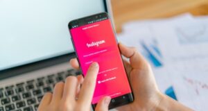 Instagram lanza un nuevo sticker que permitirá crear hilos públicos en las stories Instagram lanza un nuevo sticker que permitirá crear hilos públicos en las stories