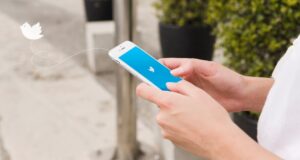 Twitter prueba la nueva opción de mensajes directos a partir tuits, lo que proporciona una forma simplificada de iniciar chats privados Twitter prueba la nueva opción de mensajes directos a partir tuits, lo que proporciona una forma simplificada de iniciar chats privados